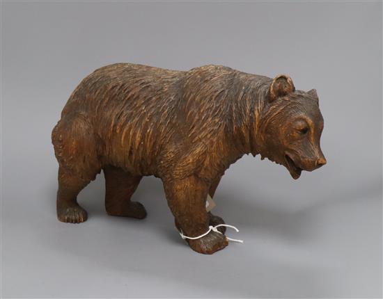 A large early 20th century Black Forest carved wood bear H.22cm